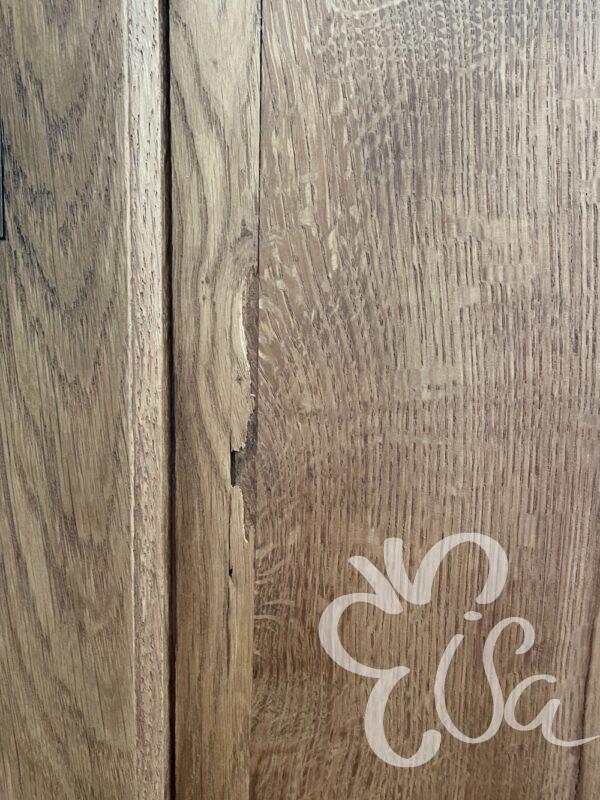 armoire en chêne détail défaut