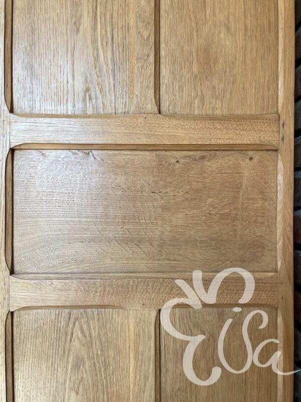 armoire en chêne détail sur panneau latéral