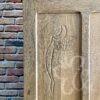 armoire en chêne vue sur détail fleuri prote gauche