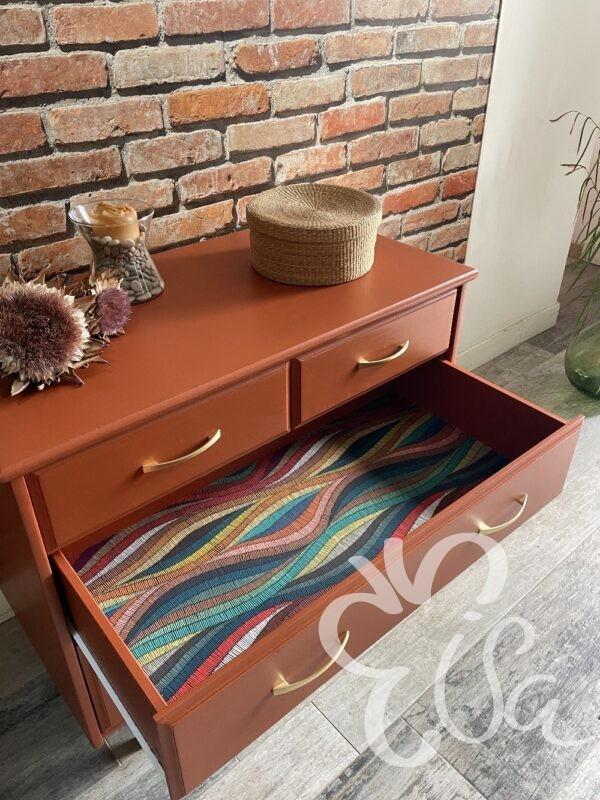 Commode 4 tiroirs terracotta pieds fuseaux vue intérieur tiroir