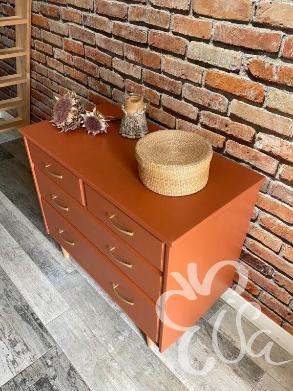 Commode 4 tiroirs terracotta pieds fuseaux vue générale