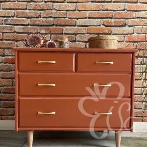 Commode 4 tiroirs terracotta pieds fuseaux vue générale