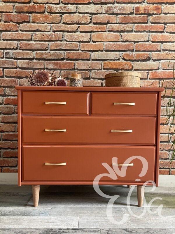 Commode 4 tiroirs terracotta pieds fuseaux vue générale