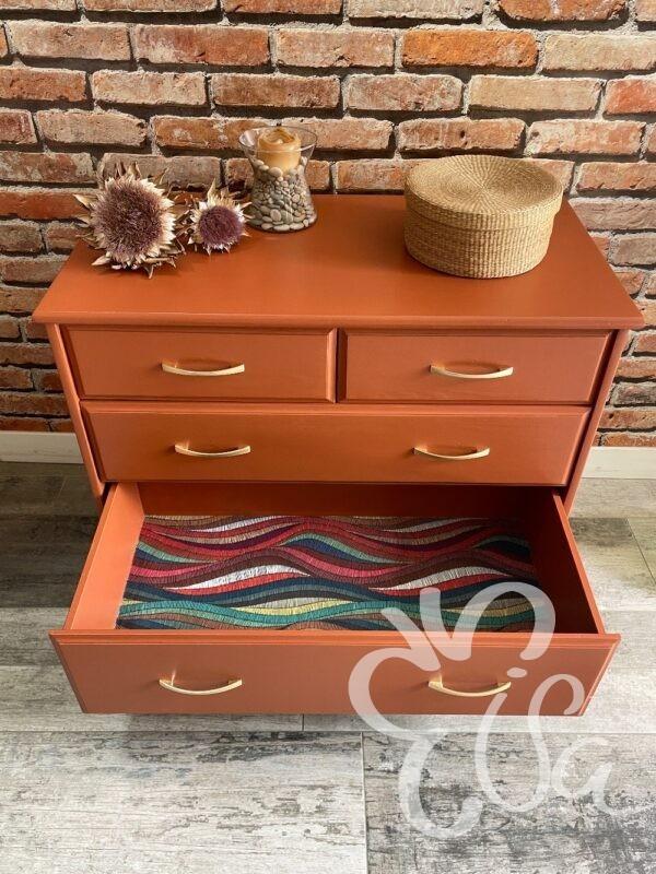 Commode 4 tiroirs terracotta pieds fuseaux vue intérieur tiroir